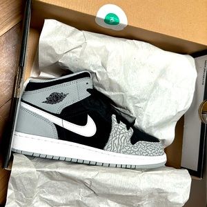 NIB Air Jordan 1 Mid SE (GS)